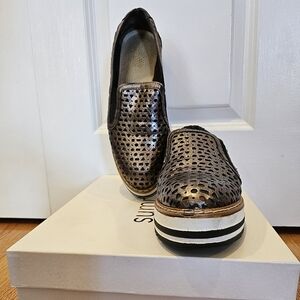 SUMMIT BY WHITE MOUNTAIN | Braxton Perforated Platform Metallic | Size 39